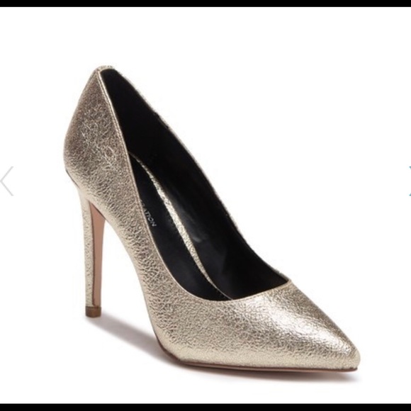 BCBGeneration Shoes - 🔥Bcbgeneration metallic pointed toe pump.🔥